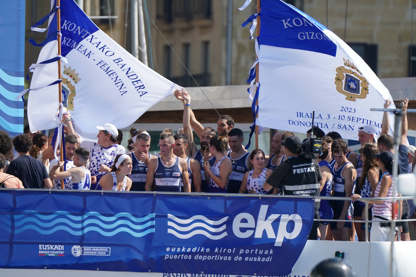 Las imágenes de la celebración de Urdaibai tras coronar La Concha