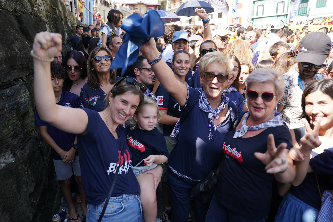 Las imágenes de la celebración de Urdaibai tras coronar La Concha