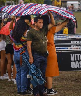 Imagen secundaria 2 - Los romeros se aferran al verano