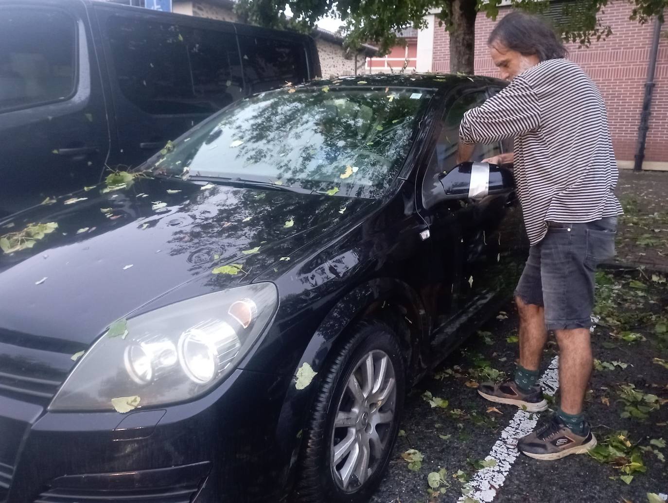 Una granizada provoca diversos daños en Bizkaia