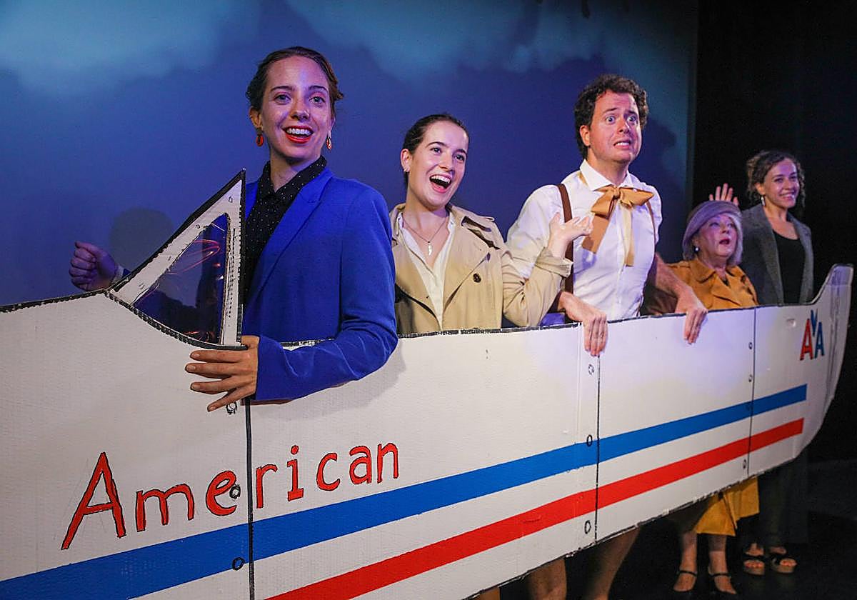 Ane Ruiz de Gordoa, directora del festival Jalgi!;la soprano Ainhoa López de Munain; Gómez; Quincoces y la pianista Amaia Rodríguez en la opera 'Orfeo y Eurídice' producida por el festival de música vocal Jalgi.