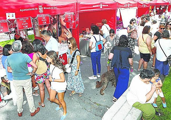 A todas horas. Por la mañana y también por la tarde el público acudió a la feria ubicada en el Antonio Cabezón.
