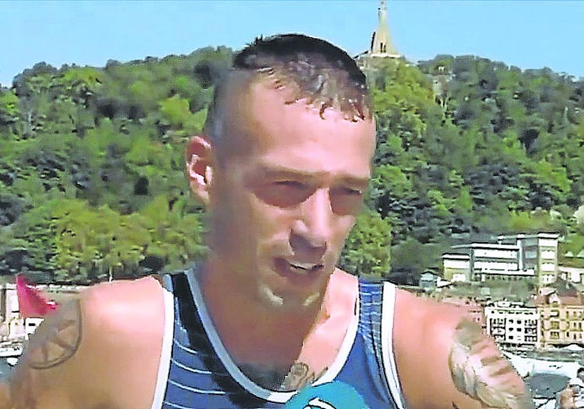 El remero de Urdaibai Iñaki Goikoetxea 'Tabero', tras ganar Urdaibai en La Concha. Arizmendi