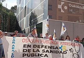 Protesta ante las puertas del ambulatorio de Rontegi hace meses, para reclamar mejoras en la atención.
