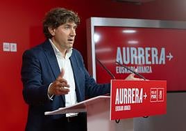 Eneko Andueza, hoy en la sede del PSE-EE en Bilbao.