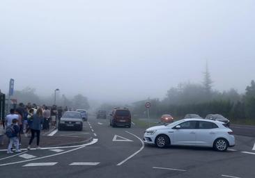 Las asociaciones de familias de Álava y Bizkaia se coordinan para protestar por la falta de transporte escolar