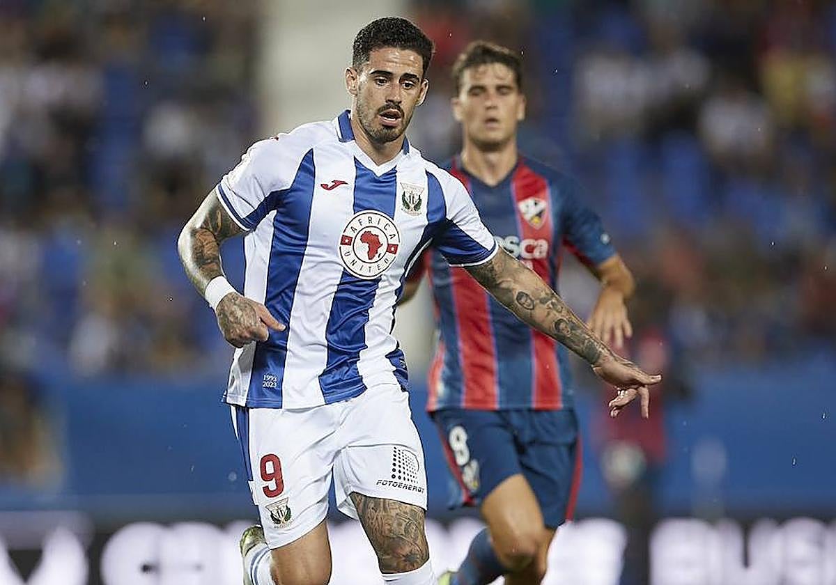 Miguel ya fue titular en el partido ante el Huesca.