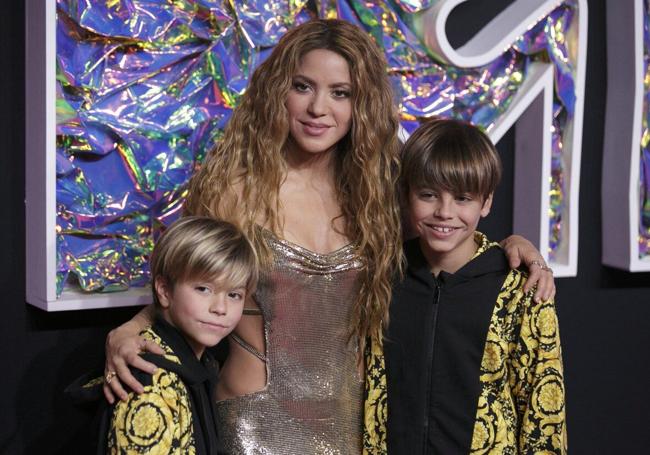 Shakira, con sus hijos.