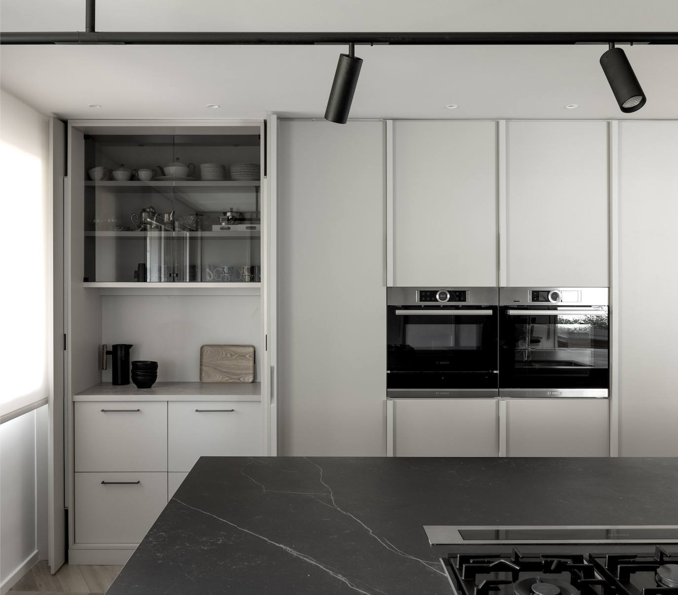 La zona de desayunos puede quedar cubierta para aligerar la vista.