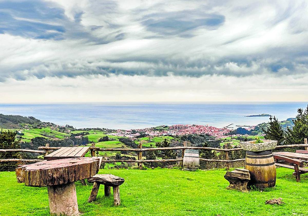 Fabulosas vistas, con el mar Cantábrico al fondo, desde Sollube.