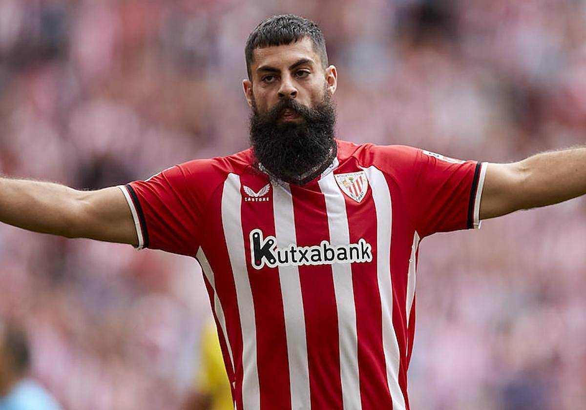 Asier Villalibre celebra el gol que marcó ante el Cádiz en San Mamés.