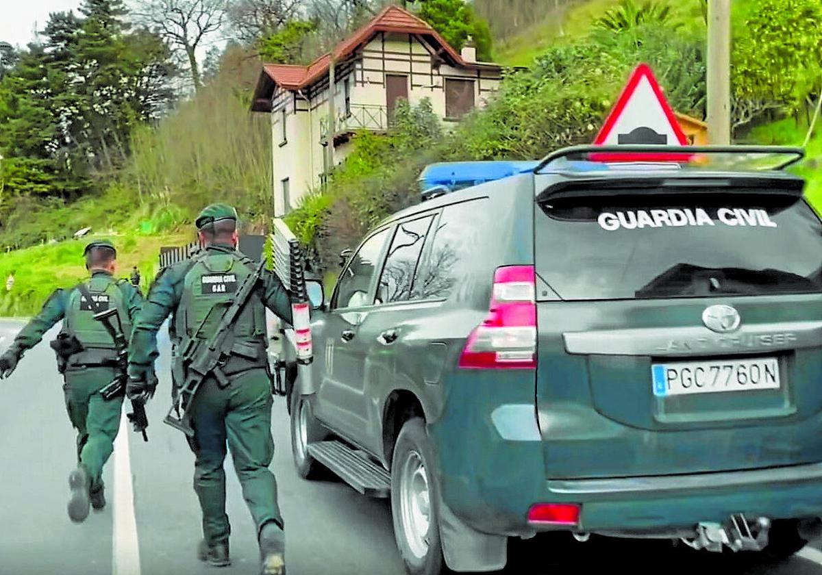 Agentes de la Guardia Civil durante una de las intervenciones realizadas estos años.