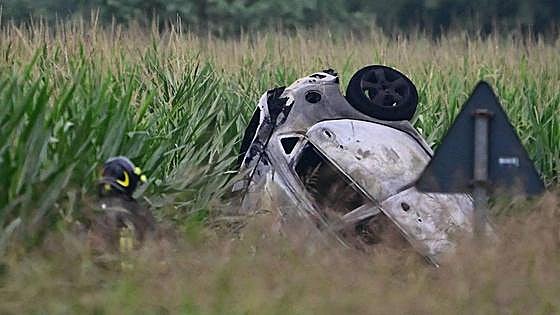 La muerte que conmociona a Italia: la niña Laura falleció al chocar un avión en llamas contra su coche