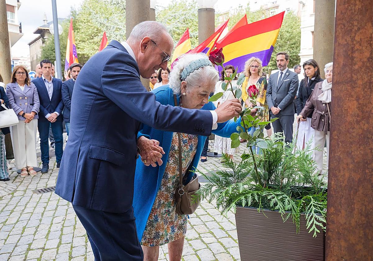 Vox rompe la unidad en el homenaje a las víctimas del franquismo en Álava