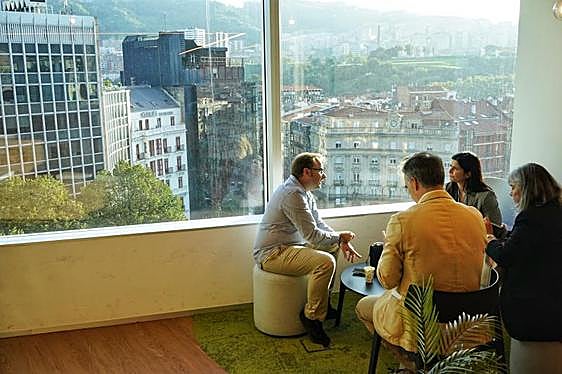 El vivero de empresas de la Torre Bizkaia se llena y ocupará otras cinco plantas en 2024