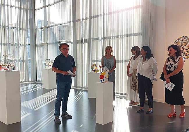 Iñigo Sarriugarte, comisario de la muestra.