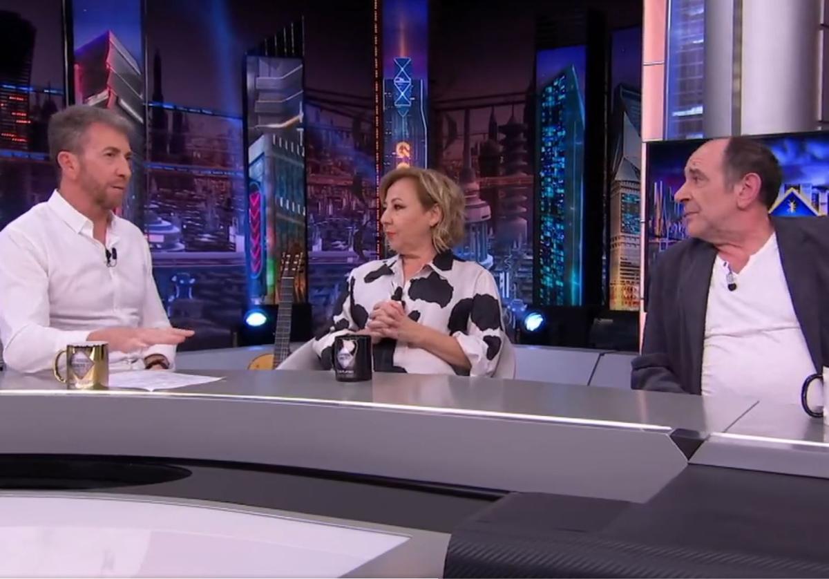 Pablo Motos, Carmen Machi y Karra Elejalde durante la entrevista en 'El Hormiguero'