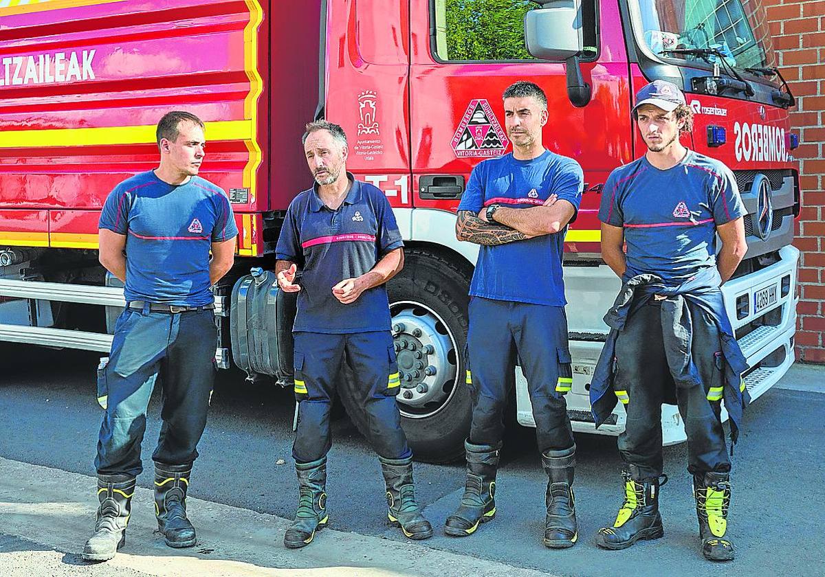 Héctor Pérez, Juan Carlos Delgado, Iñaki Jiménez y Roberto Ogueta, a su vuelta de Libia.