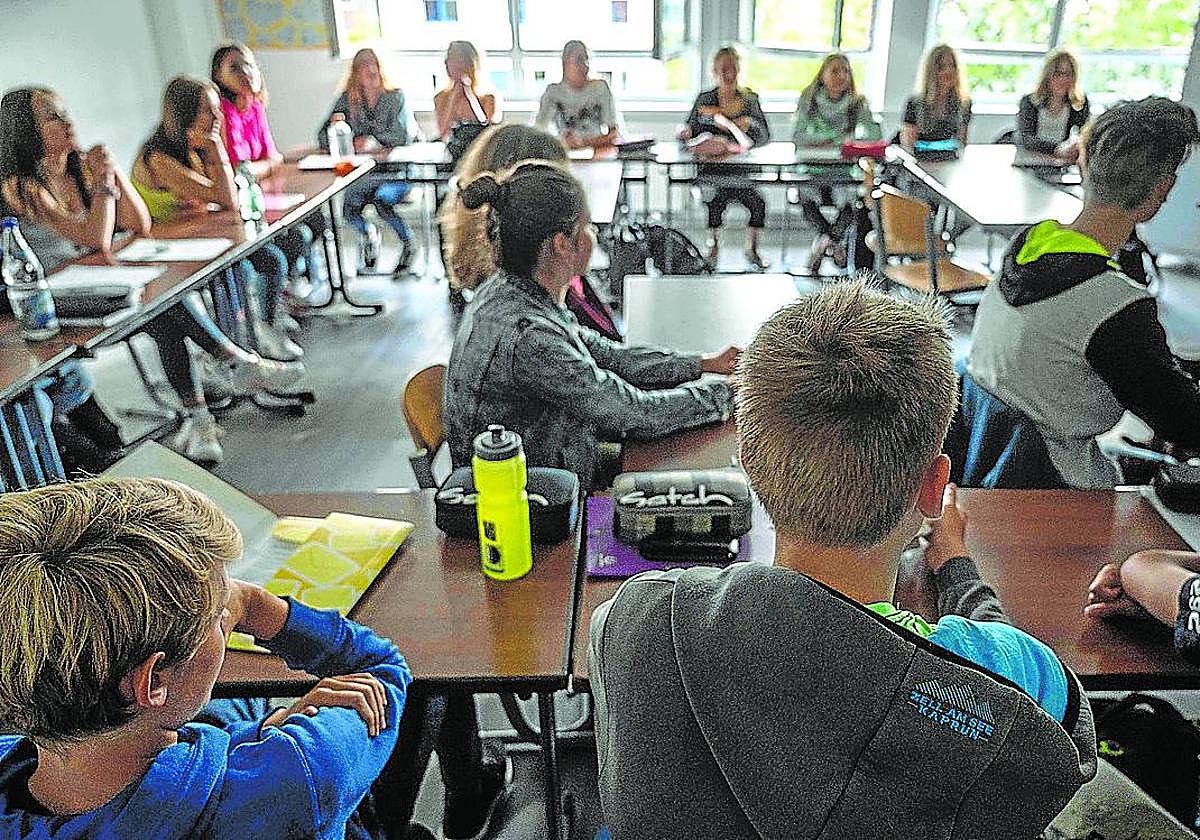 Por sexos, las chicas obtienen mejores resultados en la mayoría de las materias, destacando en idiomas.