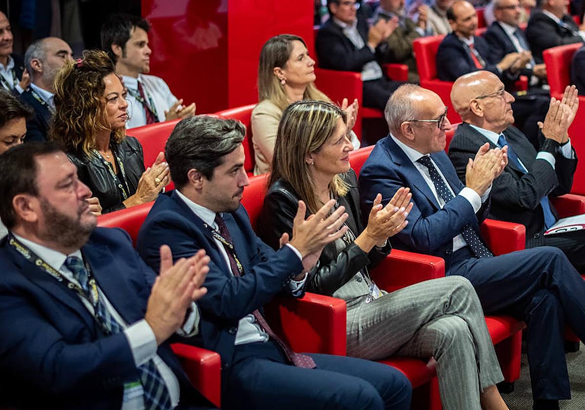 Juan Antonio Sánchez Corchero, los diputados Jon Nogales y Saray Zárate, Ramiro González y Gregorio Rojo.