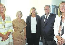 Inmaculada de Miguel, Ainara Basurko, Teresa Laespada, Manuel Lezertua y Ana Otadui.