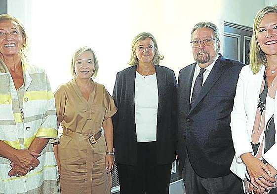 Inmaculada de Miguel, Ainara Basurko, Teresa Laespada, Manuel Lezertua y Ana Otadui