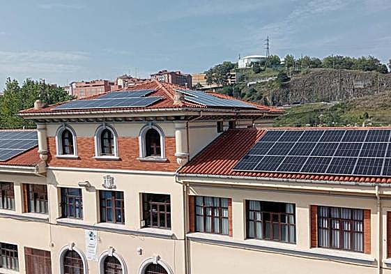 Las placas solares se han instalado en varios edificios, entre ellos el CFP Bituritxa.