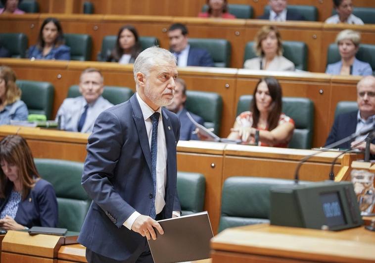 Urkullu pide que «se aclare con la máxima celeridad» la adjudicación de los contratos a un asesor del Gobierno vasco