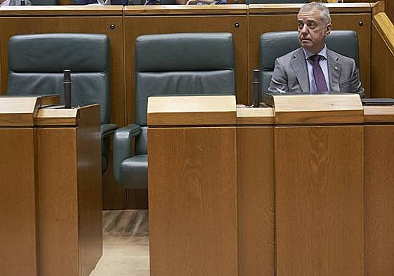 El lehendakari, Iñigo Urkullu, en una sesión del Parlamento vasco.