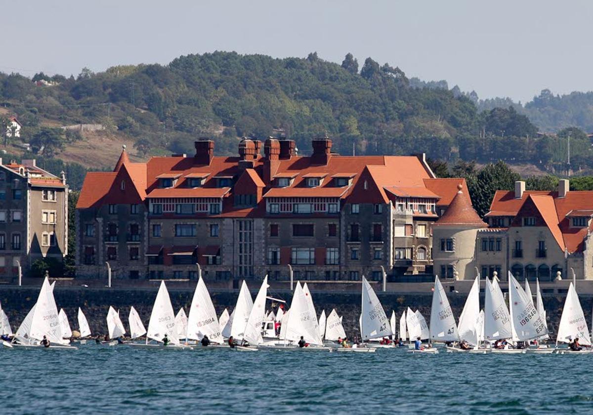 Una imagen del Trofeo Artea- Escuela de Vela José Luis de Ugarte en El Abra.