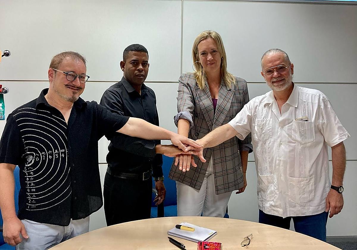 David Blanco, Aliet Pérez, Aitziber Atorrasagasti y Alfonso Sueskun durante la reunión en el Gobierno vasco.