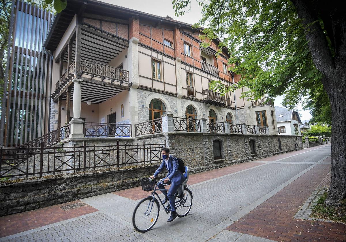 Exterior de Gure Txokoa, donde se ha trasladado Amvisa.