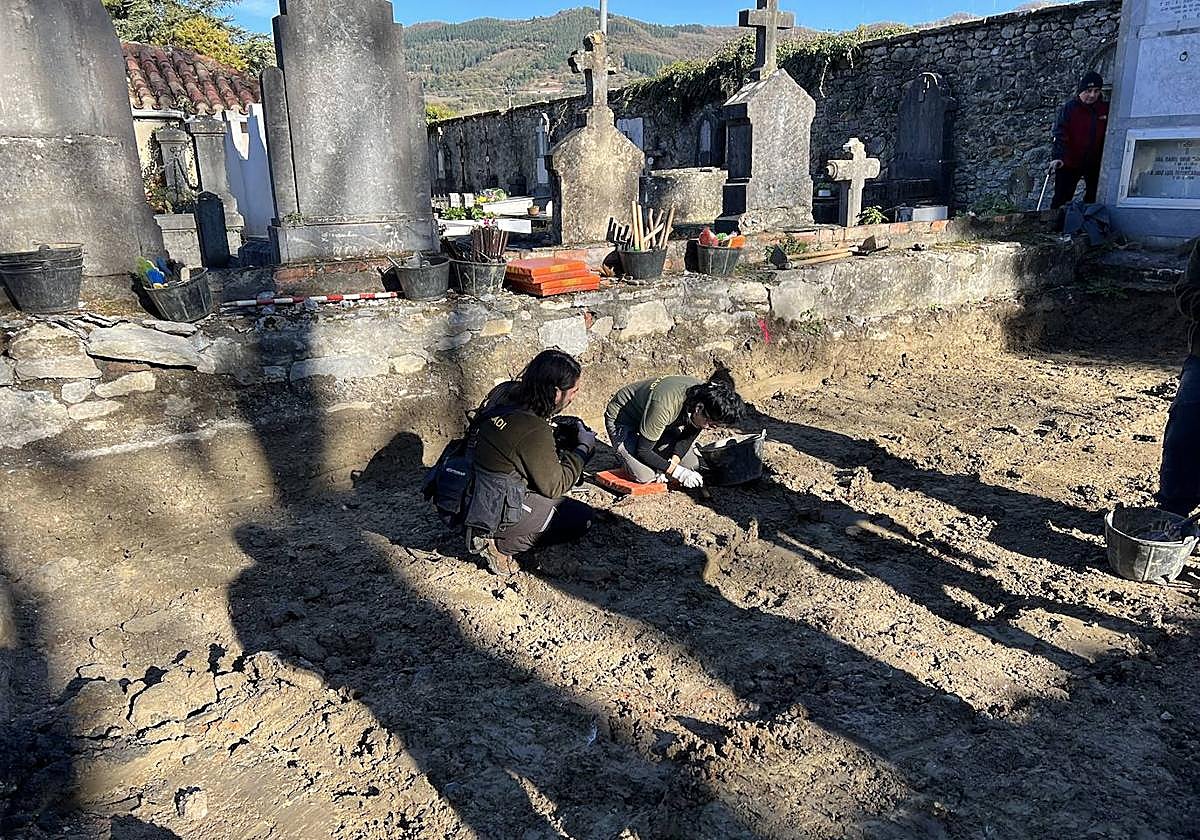 Vista de las labores de exhumación de Gogora el pasado diciembre.