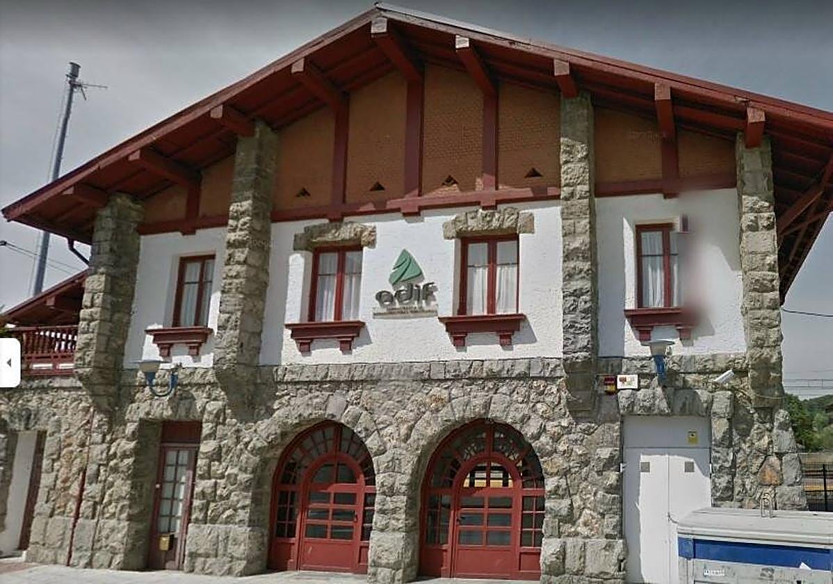 La estación de Izarra es una de las afectadas por el sabotaje de la catenaria.