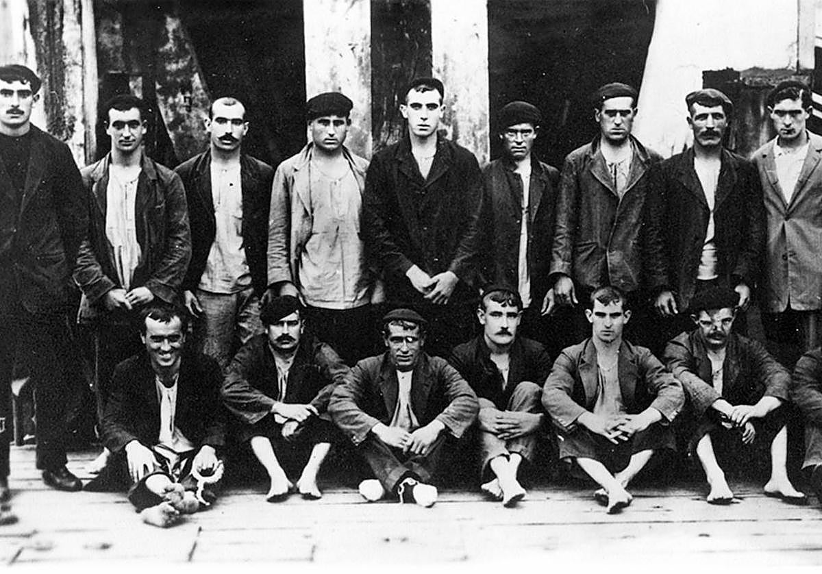 Equipo remeros Santurce 1919 (Soperón abajo, en el centro).