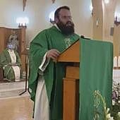 La versión de la novia del cura acusado de sedar y violar a varias mujeres: «Ya sabes que soy un golfo»