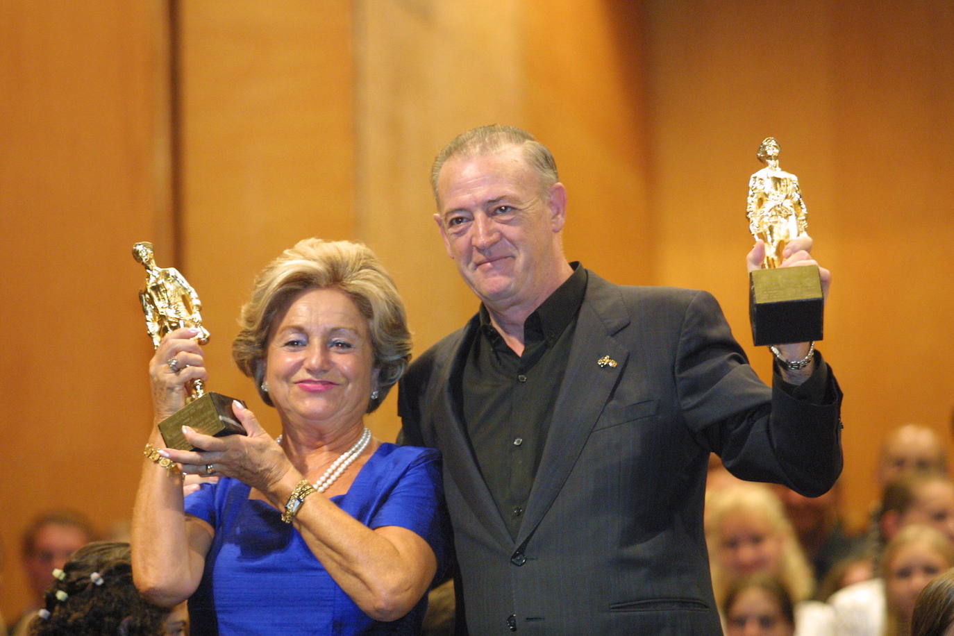 Javier Cameno y María Ángeles Cobas el día que recibieron el Celedón de Oro.