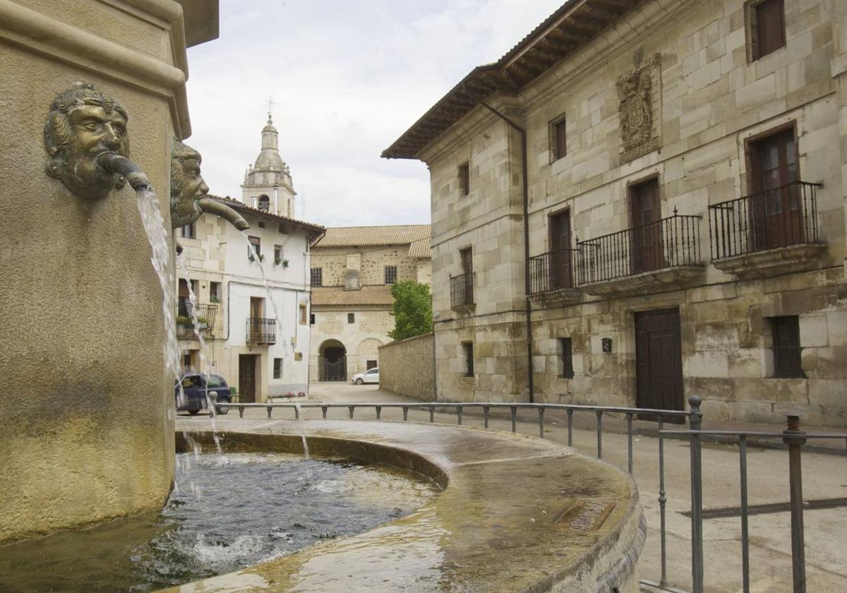 Vista de la plaza de Arraia-Maeztu.