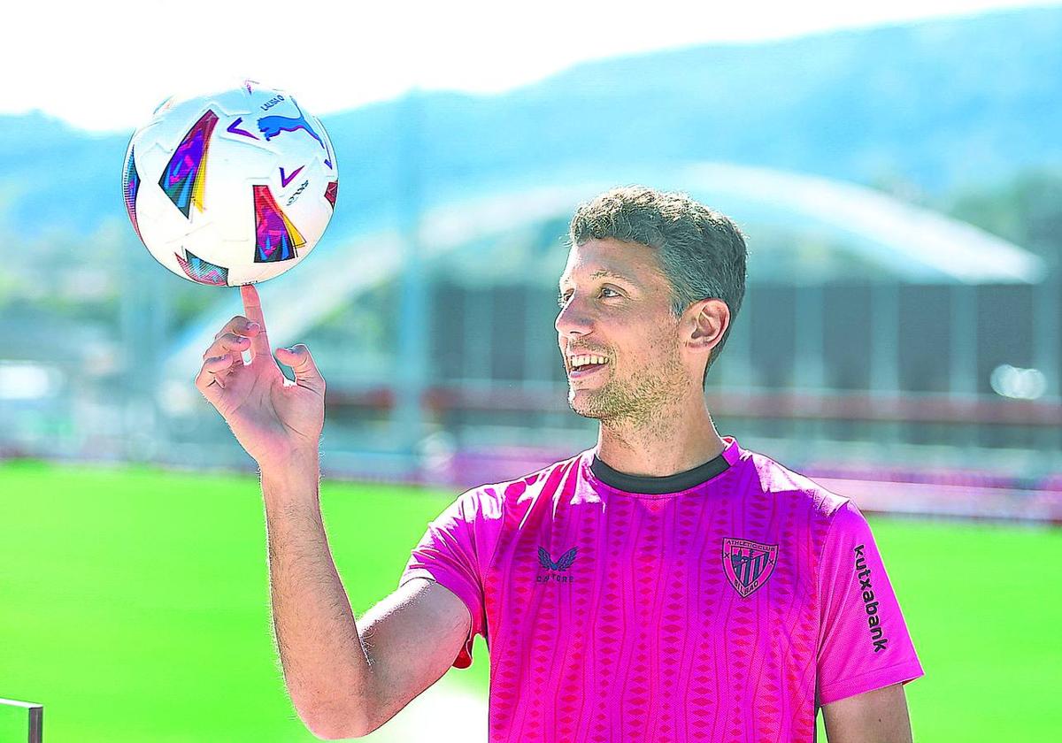 Mikel Vesga reconoce que disfruta con el fútbol y avanza que este Athletic tiene «más poso» que el del año pasado.