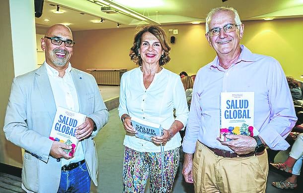 Carlos Cummings, Ana González Pinto y Juan Carlos Flores.