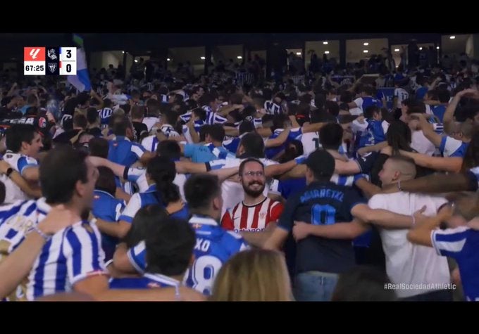 El hincha del Athletic que aguantó el tipo ante una afición de la Real Sociedad desatada