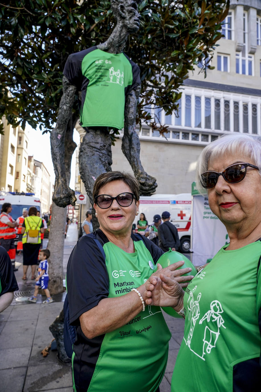 La marcha en Vitoria contra el cáncer, en imágenes