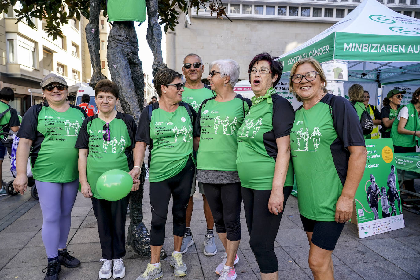 La marcha en Vitoria contra el cáncer, en imágenes