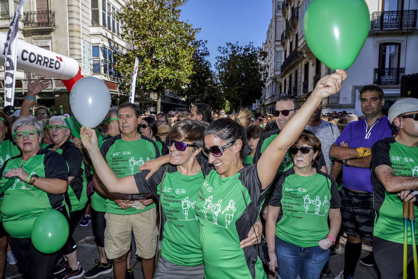 La marcha en Vitoria contra el cáncer, en imágenes