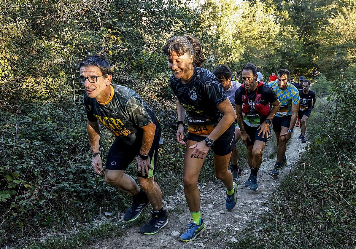 Varios competidores, durante la carrera.