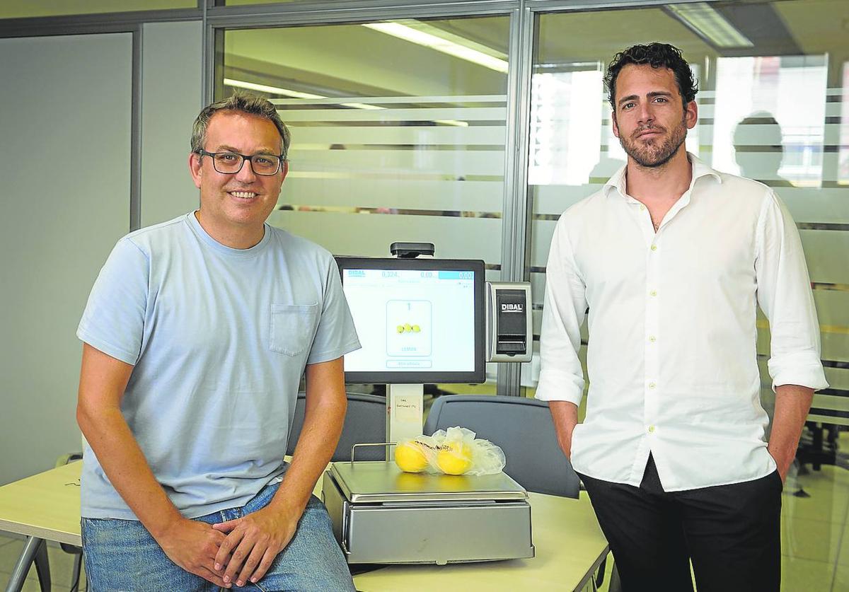 Alberto Gómez, socio fundador de Grabit (izda.), junto a JavierZaldivar, director técnico.