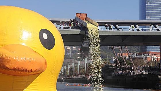 20.000 biopatos vuelven a surcar la ría de Bilbao por una buena causa