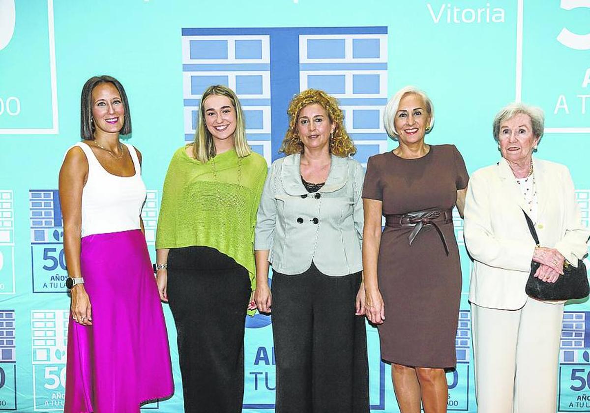 Jessica del Pozo, Yassire Cuesta, Soledad Oliver, Amaia Moreno y Blanca Apraiz.