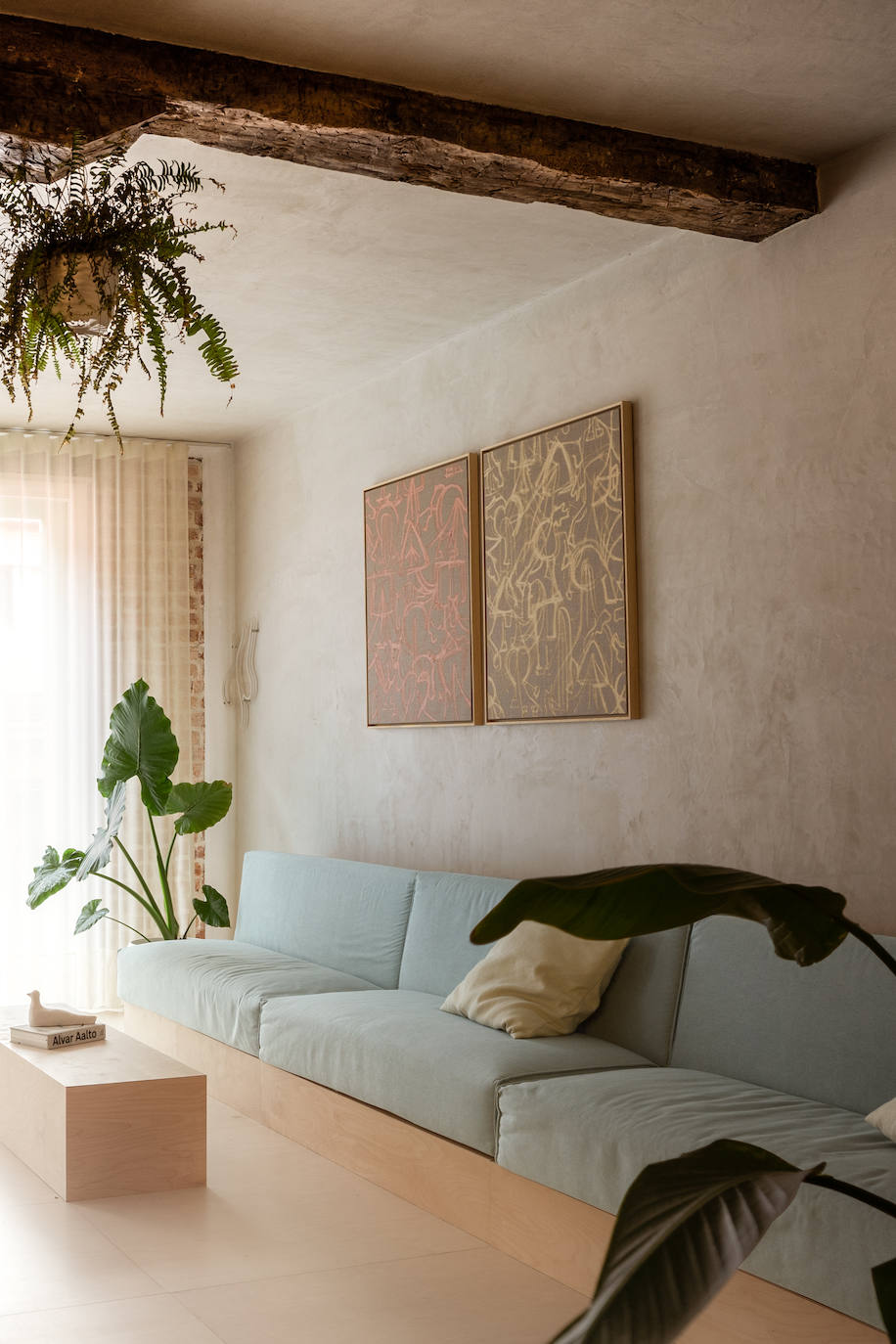 El piso de una pareja en Bilbao que parece del Soho neoyorquino