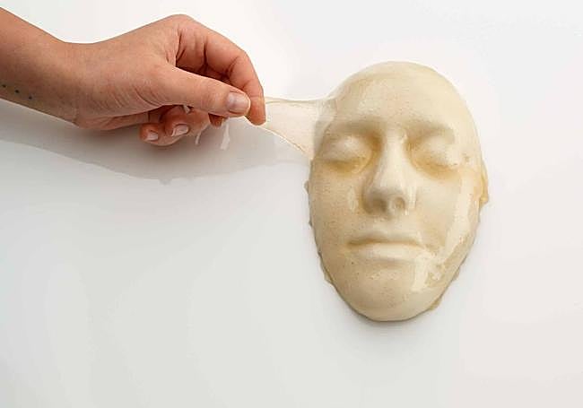 De frente: la piel que habito, gelatina para untar txistorra.